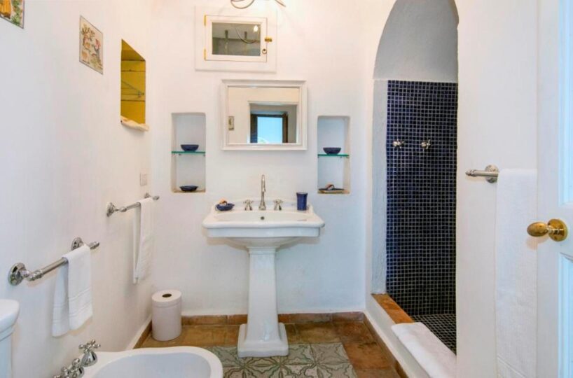 Maiori villa dependance with bedrooms and toilet 13
