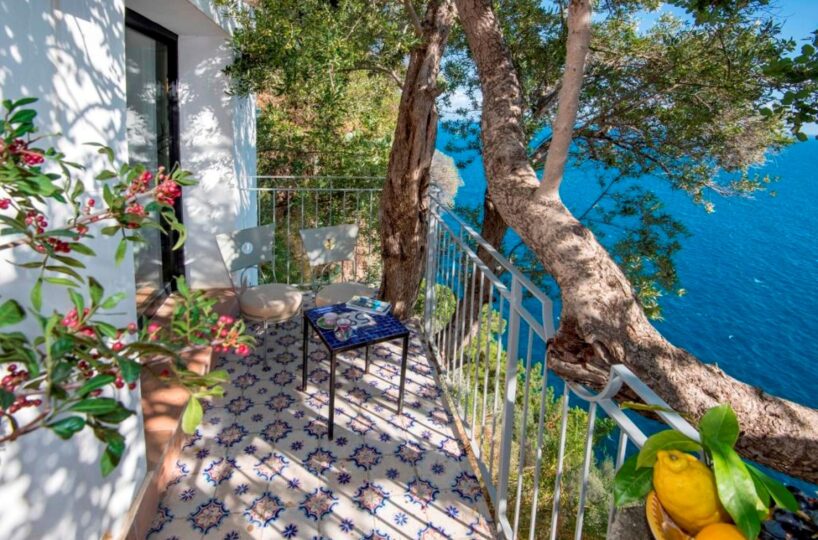 Maiori villa dependance with bedrooms and toilet 2