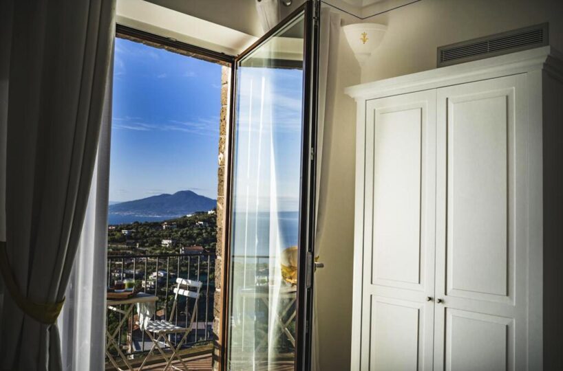 Massa Lubrense Villa with pool 5 bedrooms and 10 sleeps. 18