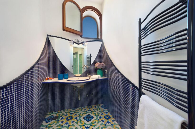 Massa Lubrense villa rentals bathroom