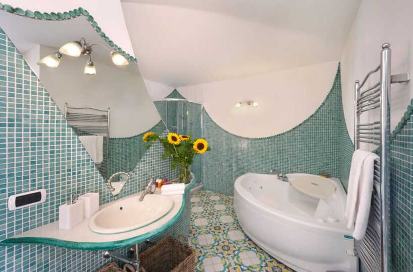Massa Lubrense villa rentals toilet