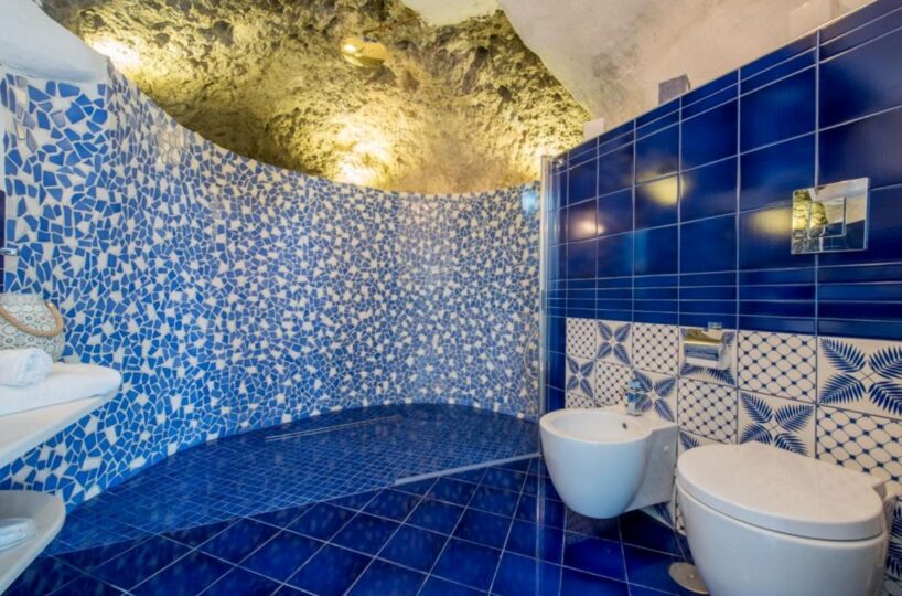 Positano villa bath 4