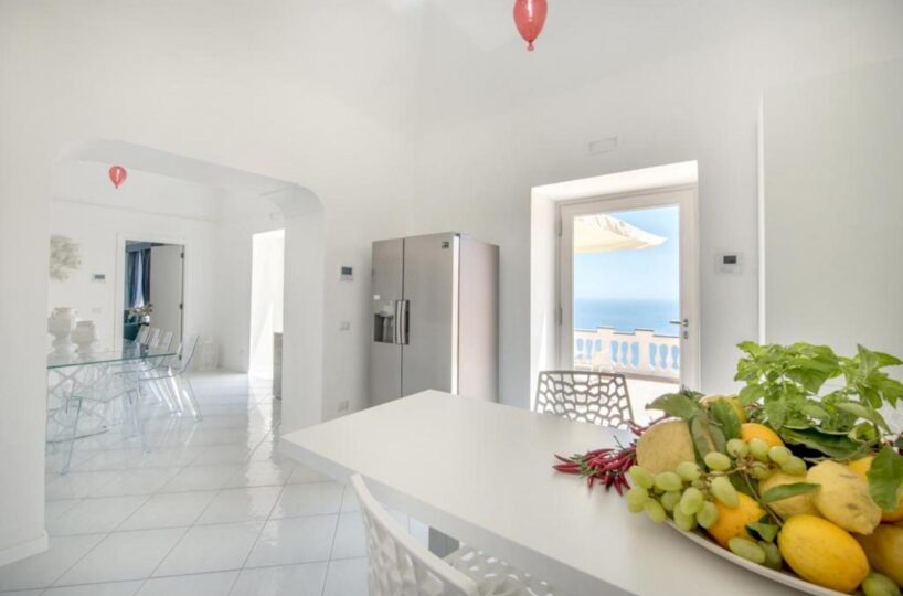 Positano villa kitchen table
