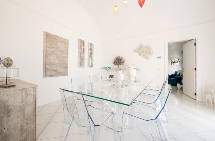 Positano villa living table