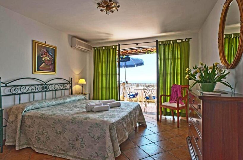 Positano villa with private swimming pool and 6 bedrooms for rent bedroom 2
