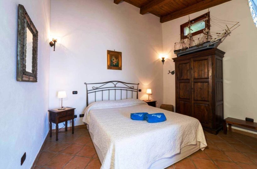 Positano villa with private swimming pool and 6 bedrooms for rent bedroom 4