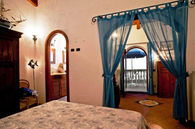 Positano villa with private swimming pool and 6 bedrooms for rent bedroom