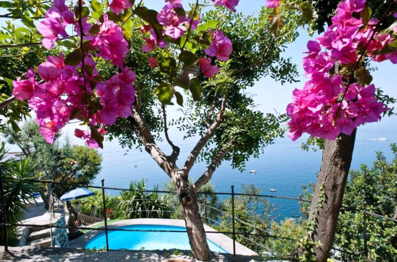 Positano villa with private swimming pool and 6 bedrooms for rent garden and pool
