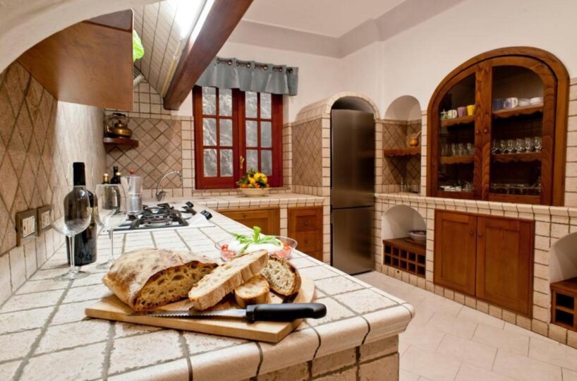Positano villa with private swimming pool and 6 bedrooms for rent kitchn table