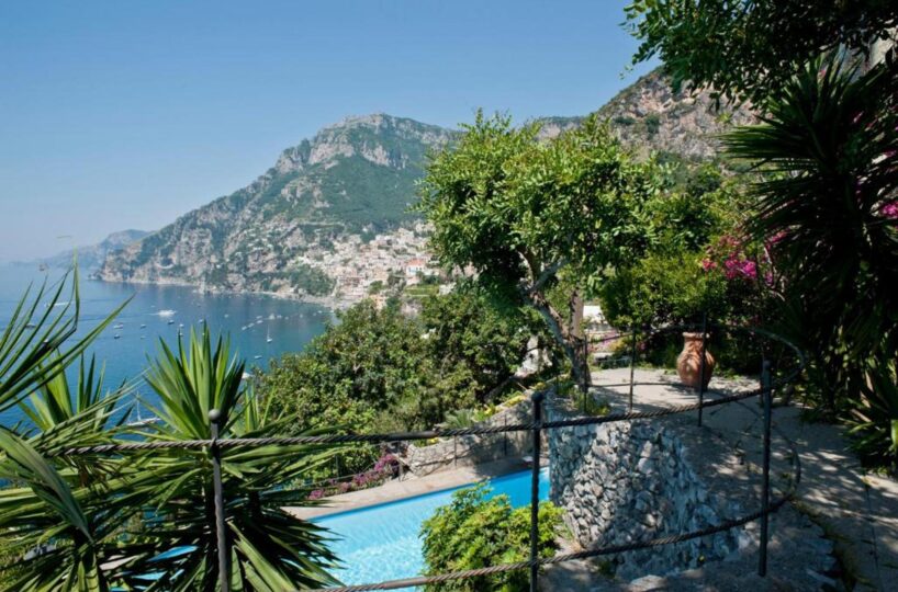 Positano villa with private swimming pool and 6 bedrooms for rent view on the swimming pool