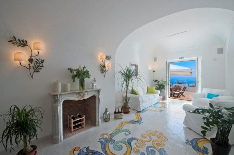 Praiano Villa rental with 7 bedroms 12 sleeps . indide of the villa