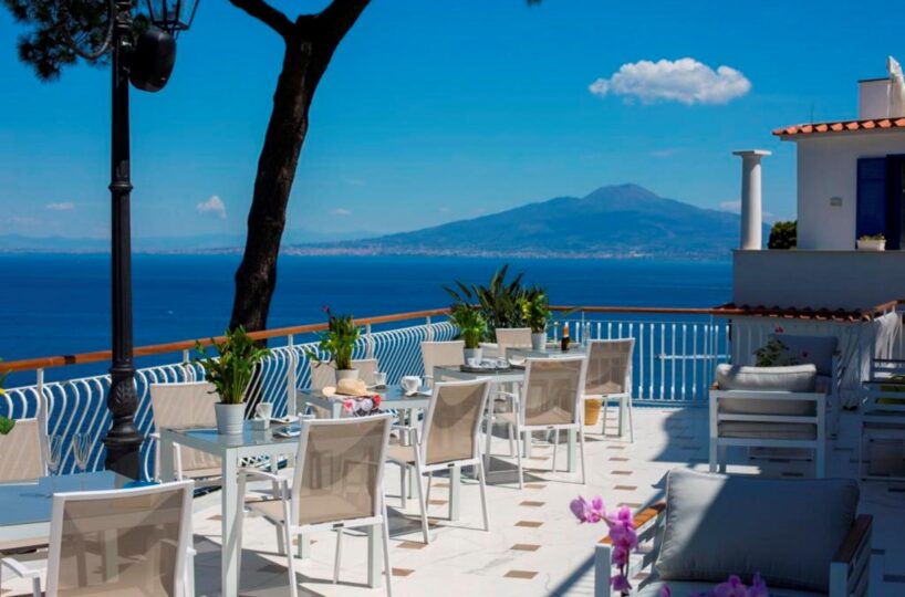 Sorrento Luxury Villa with pool in center