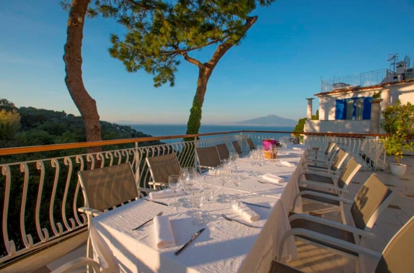 Sorrento Luxury Villa with pool in center. 11