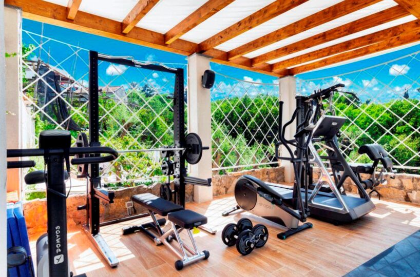 Sorrento Luxury Villa with pool in center. 29
