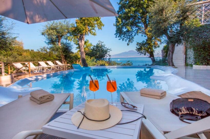 Sorrento Luxury Villa with pool in center. 3
