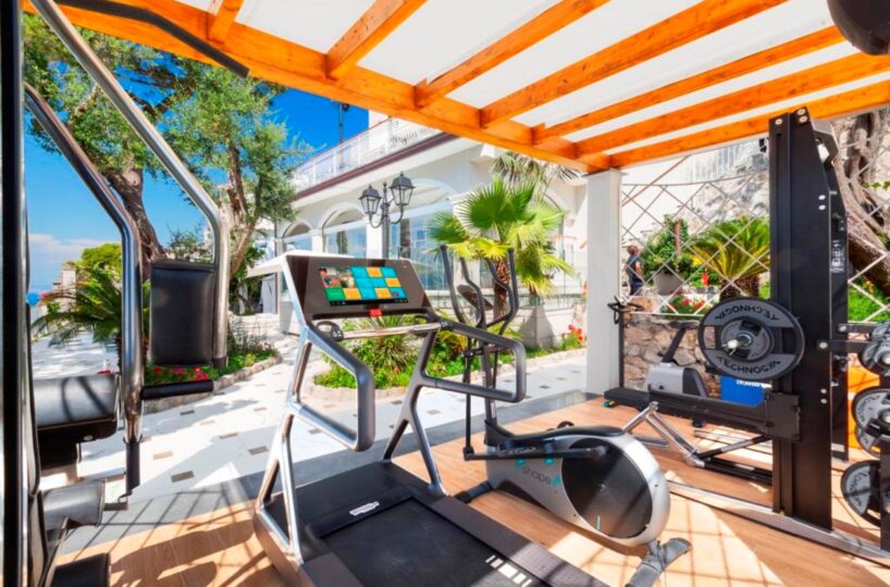 Sorrento Luxury Villa with pool in center. 30