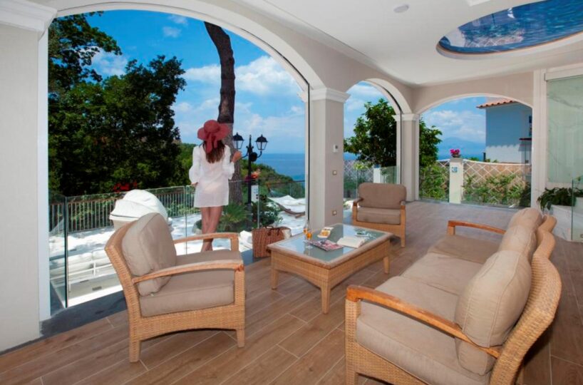 Sorrento Luxury Villa with pool in center. 45