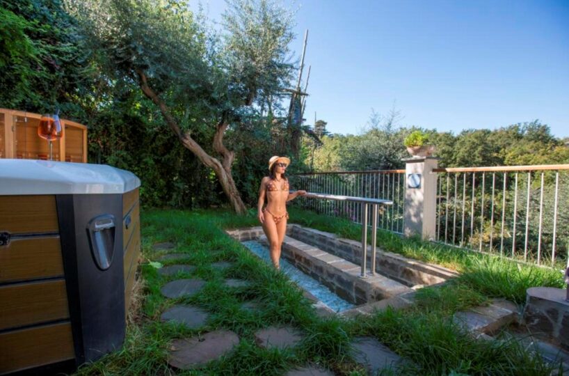 Sorrento Luxury Villa with pool in center. 6 1