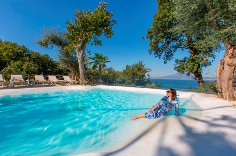 Sorrento Luxury Villa with pool in center. 8