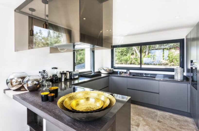 St. Tropez Luxury Villa (5)