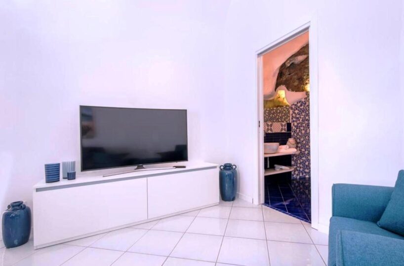 Villa Positano tv living room