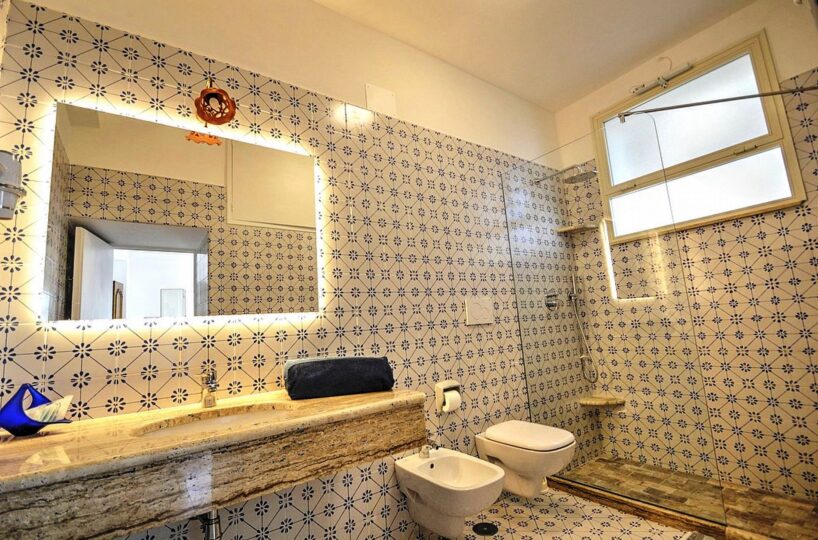 Villa with private beach and pool in Positano bath 1