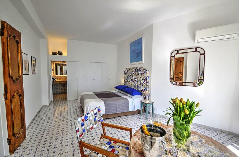 Villa with private beach and pool in Positano bedroom