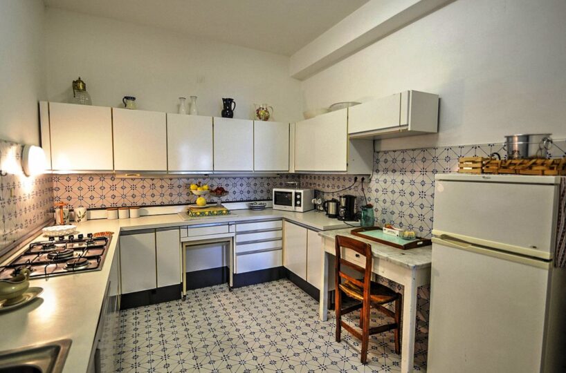 Villa with private beach and pool in Positano kitchen