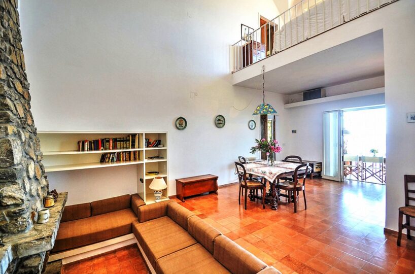 Villa with private beach and pool in Positano living room 1