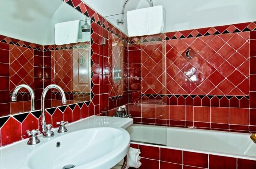 luxury amalfi villa bath room .