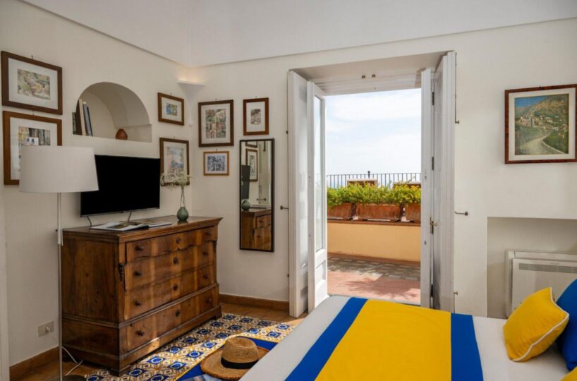 Positano villa with heated pool in center 4 bedrooms 8 sleeps (13)