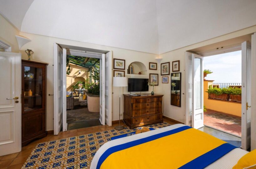 Positano villa with heated pool in center 4 bedrooms 8 sleeps (15)