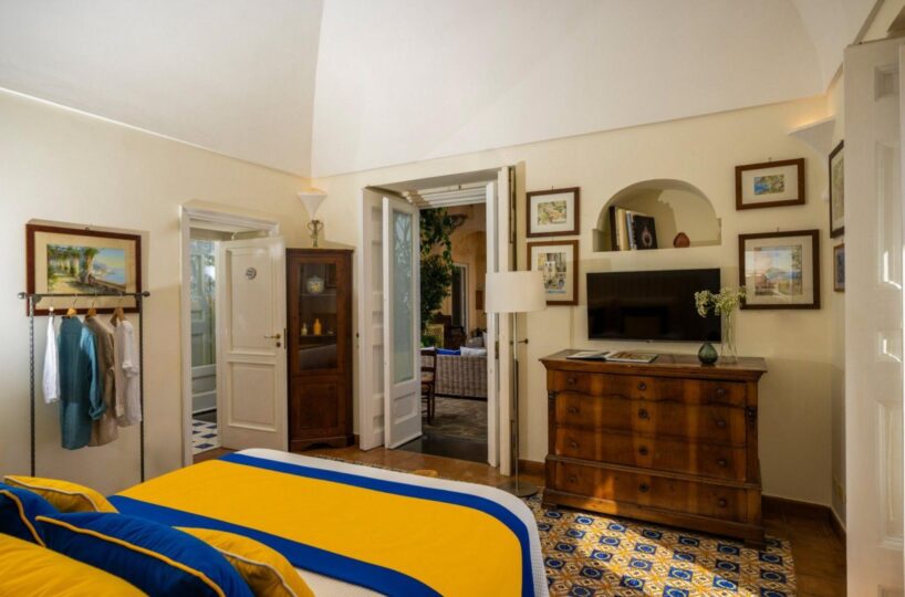 Positano villa with heated pool in center 4 bedrooms 8 sleeps (16)