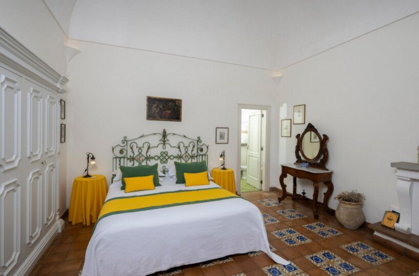 Positano villa with heated pool in center 4 bedrooms 8 sleeps (17)