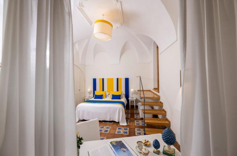 Positano villa with heated pool in center 4 bedrooms 8 sleeps (19)