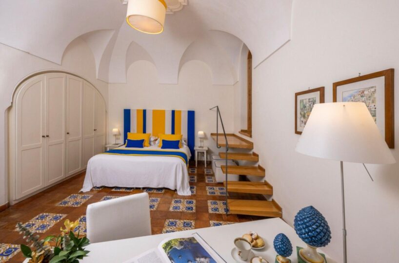 Positano villa with heated pool in center 4 bedrooms 8 sleeps (20)