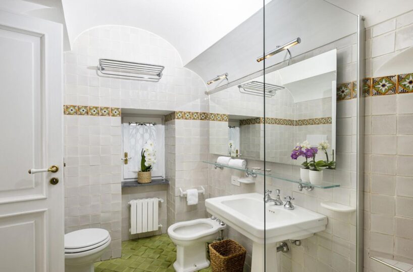 Positano villa with heated pool in center 4 bedrooms 8 sleeps (27)