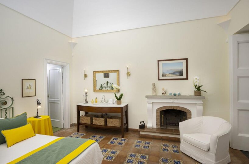 Positano villa with heated pool in center 4 bedrooms 8 sleeps (28)