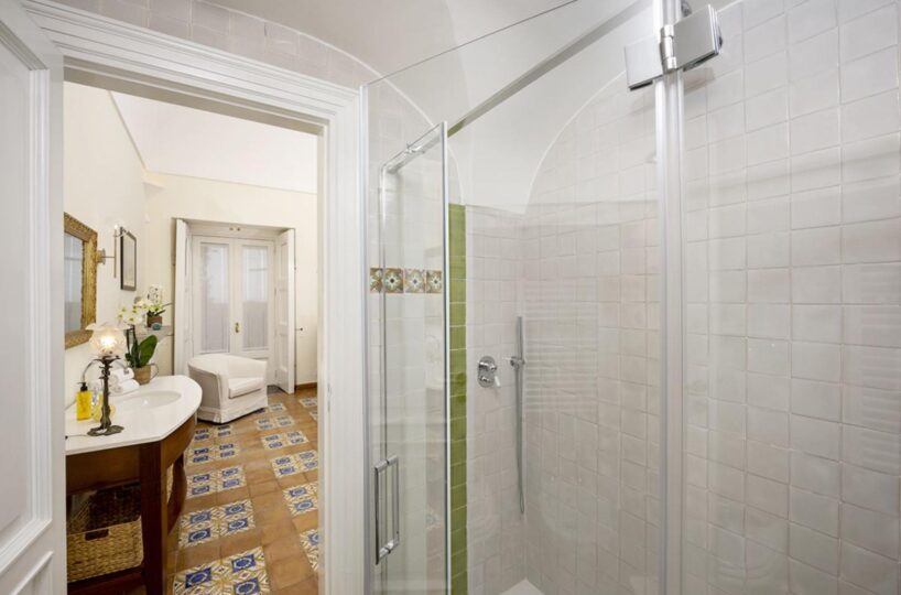 Positano villa with heated pool in center 4 bedrooms 8 sleeps (31)