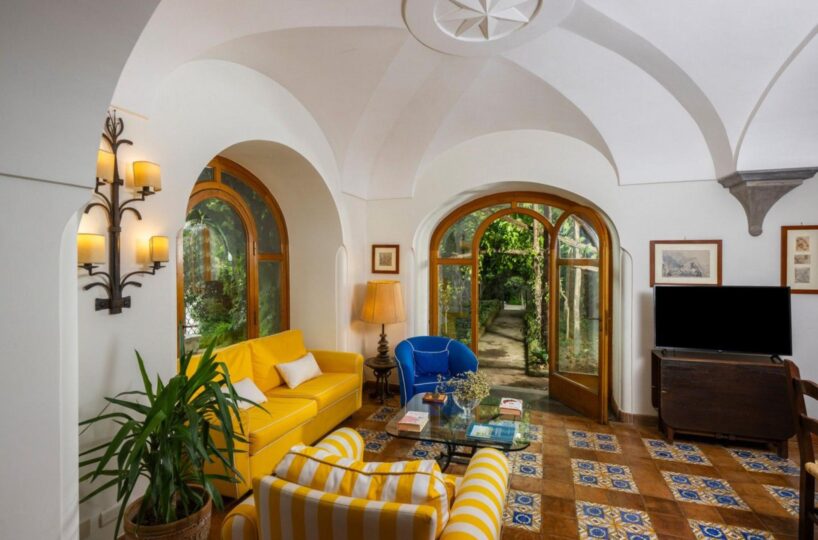 Positano villa with heated pool in center 4 bedrooms 8 sleeps (6)
