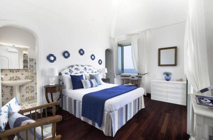 Positano villa with private beach .........